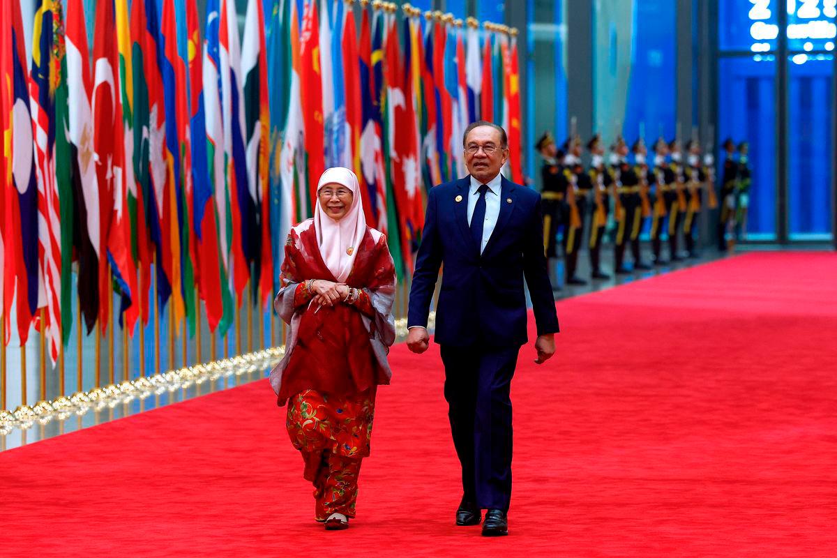 Anwar perkasa usaha diplomatik Malaysia pada hari kedua di Tianjin
