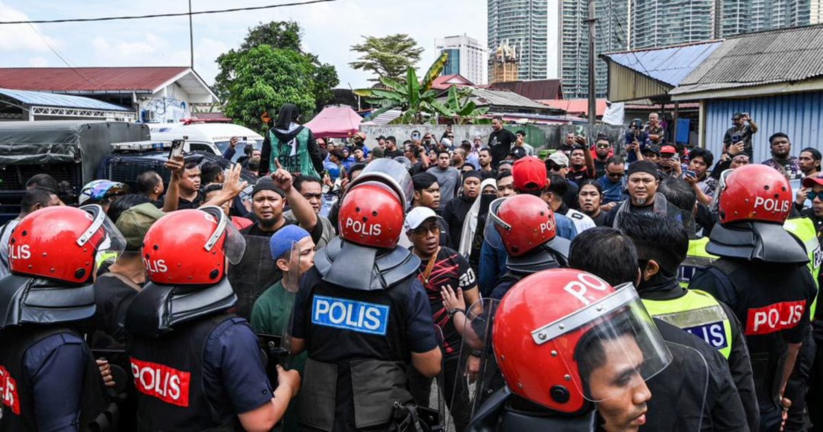 Anwar urges swift action over assault on Dang Wangi police chief