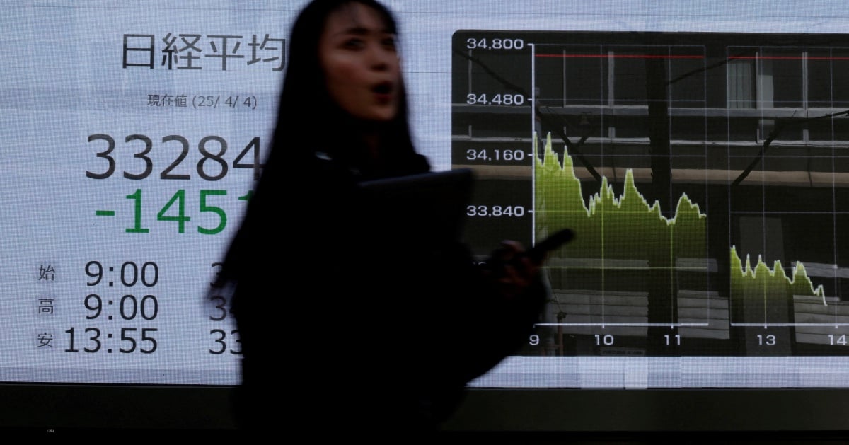 Asian shares rise as Japan politics weigh on yen