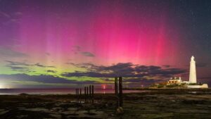 Aurora borelis menawan terangi langit UK