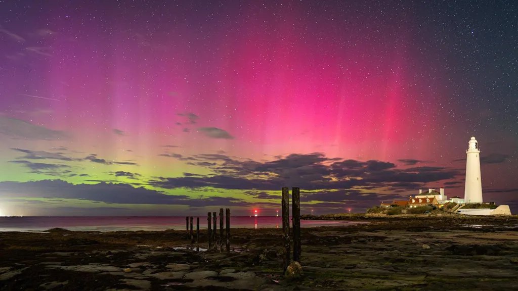 Aurora borelis menawan terangi langit UK