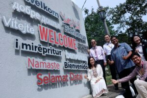 Bahasa Tamil, Iban Dan Kadazan kini dipaparkan di Welcome Wall Menara KL