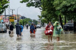 Bali floods kill 14, search continues for two missing