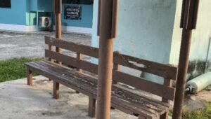 Bayi lelaki ditemukan dalam kotak di pondok bas