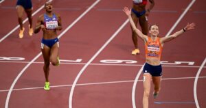 Bol retains world 400m hurdles gold