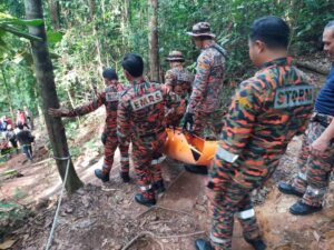 Bomba selamatkan remaja kepenatan daki Gunung Lambak