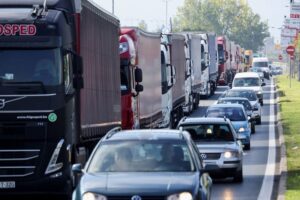 Bosnian truck drivers block movement of goods in protest over barriers, taxes