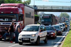 Bosnian truckers block deliveries in protest over EU travel rules