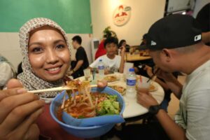 Business as usual for popular Penang laksa shop after Tengku Zafrul's social media post