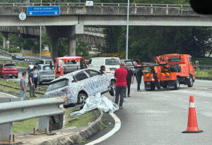 Camouflaged Proton e.MAS 5 test unit involves in minor accident at Subang Jaya