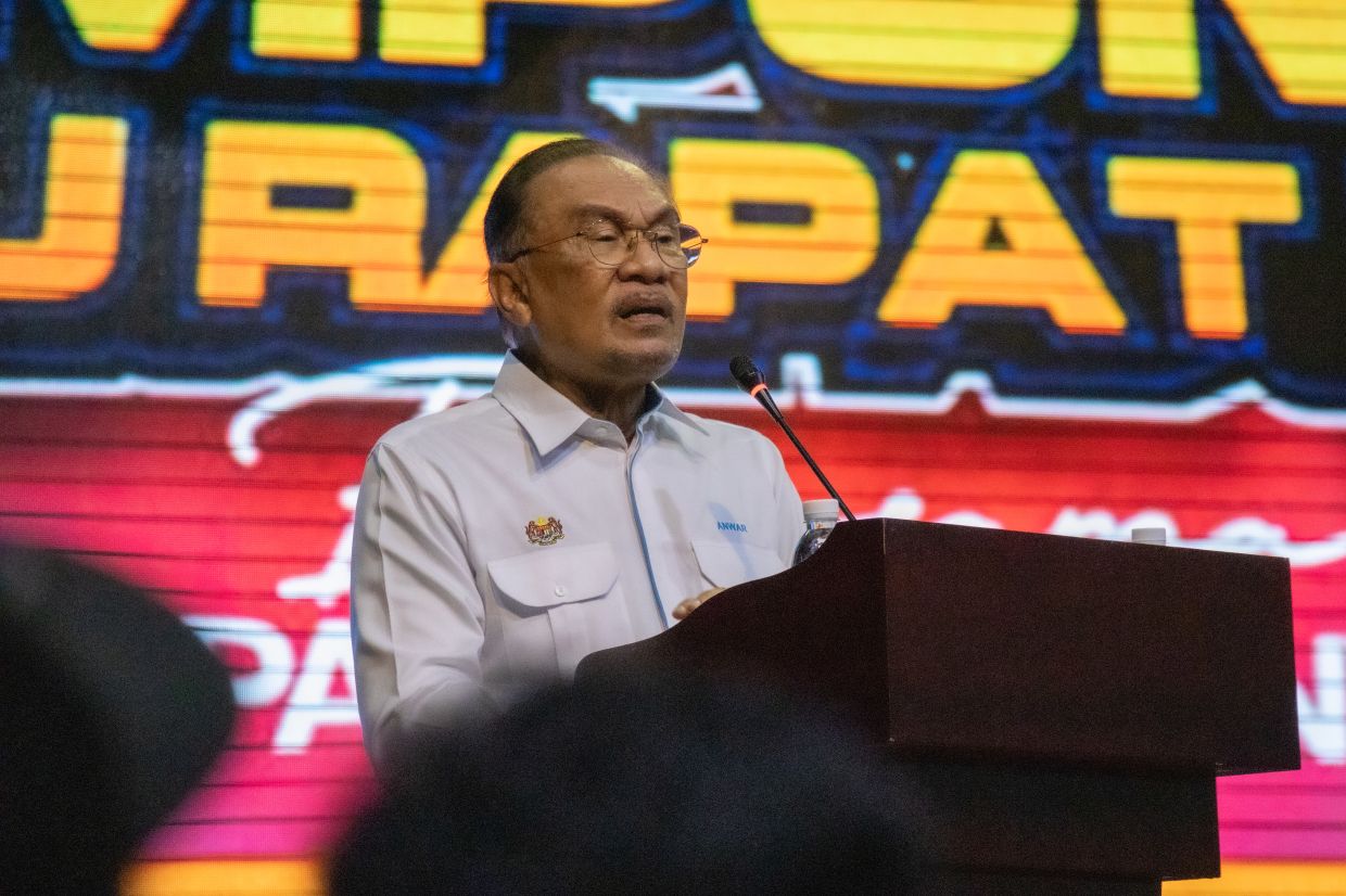 Choose leaders who work with Putrajaya, not those who plunder Sabah, says Anwar