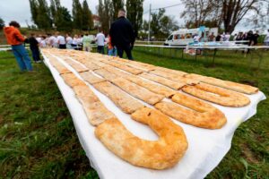 Croatian village breaks record with 3km strudel chain