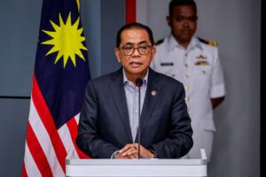 Defence minister visits Qatar to strengthen military cooperation