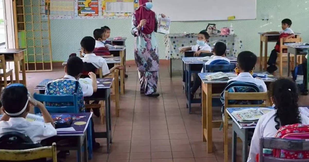 Don’t teach English too early, says academic