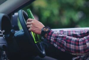Drunk driver crashes car into house in Kluang