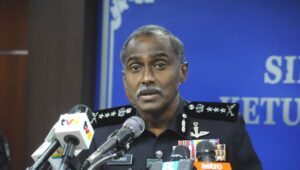 Dua lelaki ditahan buat hantaran, komen hina kerajaan