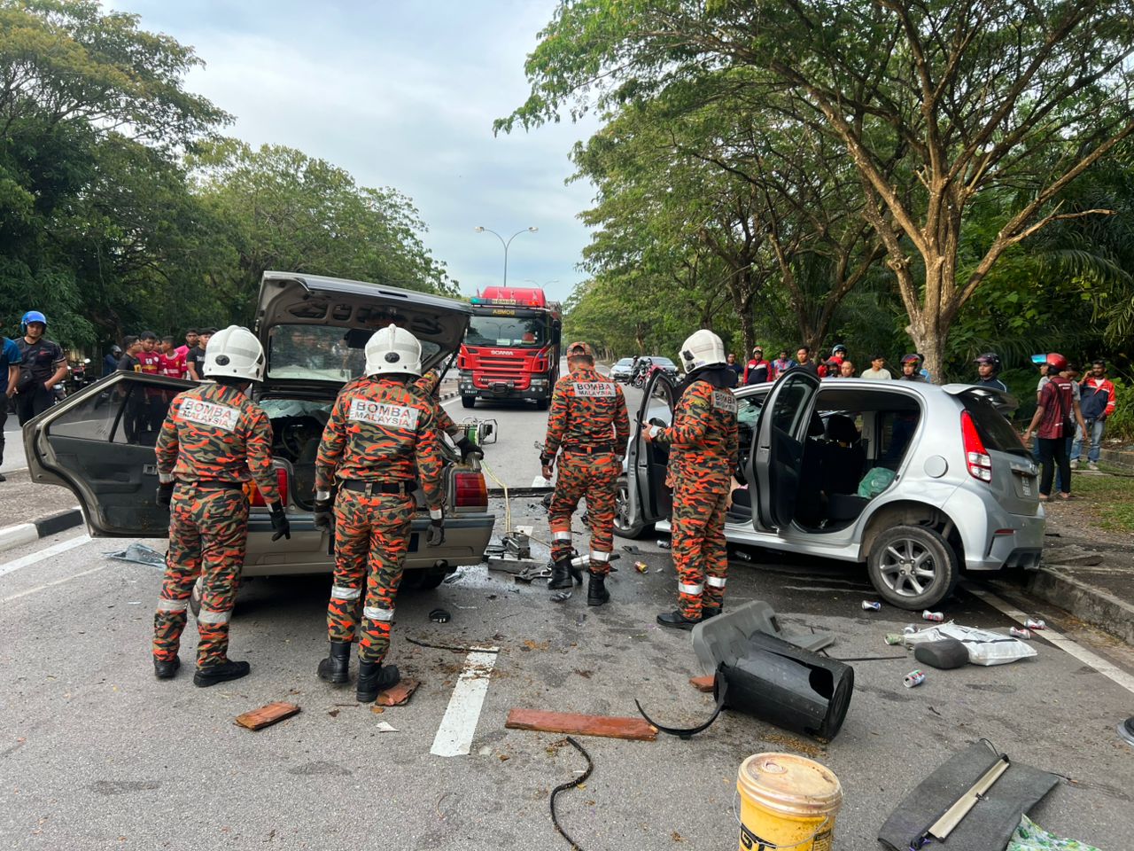 Dua maut, seorang parah dalam nahas libatkan dua kereta