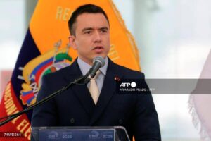 Ecuador court suspends president’s decree for new constitution