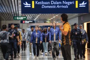 Ee Wei hampir gantung raket