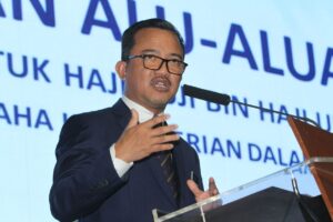 Ex-education ministry sec-gen Ruji Ubi joins PKR