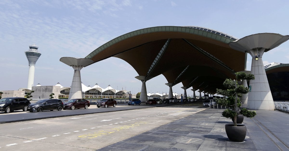 Explainer: How KLIA's new barrier gate system works