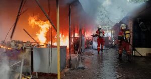 Fire destroys 5 food stalls, damages vehicles at Kota Damansara PPR