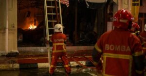 Fire destroys several shop lots in Kuantan