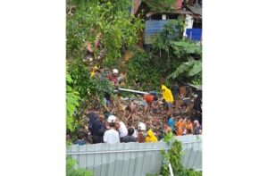 Floods: Rescuers racing to free landslide victims near KK