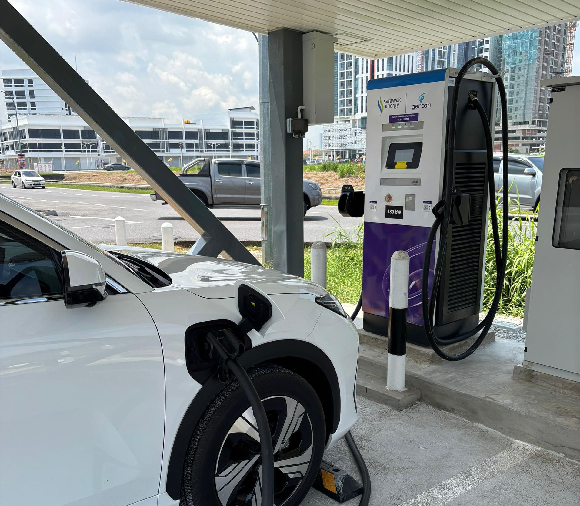 Gentari x SEB deploys 180kW DC charger in Bintulu, enabling seamless EV travel from Sibu to Miri