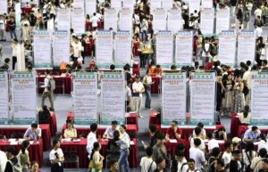 Graduan luar negara China tertekan dicop pengintip 