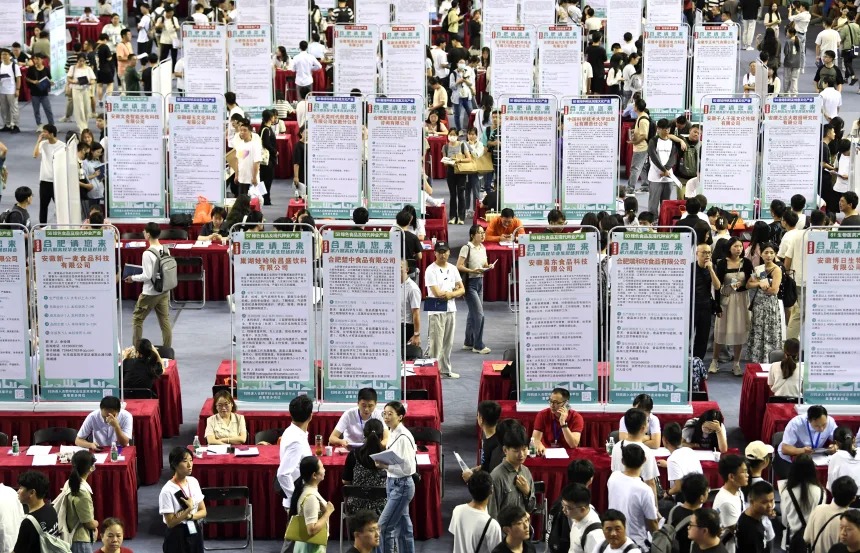 Graduan luar negara China tertekan dicop pengintip 