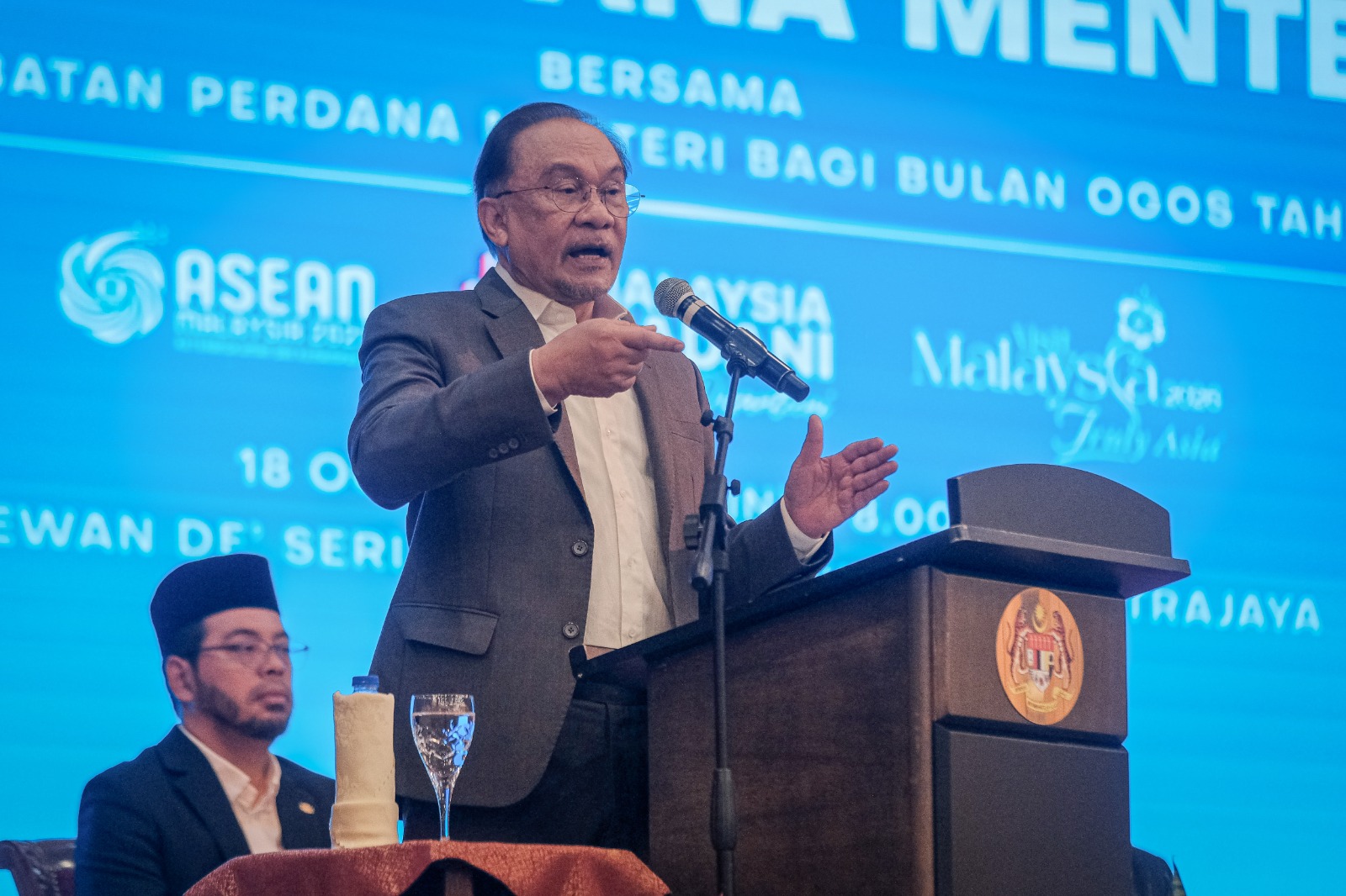 Harga subsidi Petrol RON95 RM1.99 seliter mulai 30 September ini, guna lesen memandu