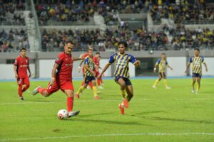 Harimau ‘mengamuk’ baham singa di Kangar
