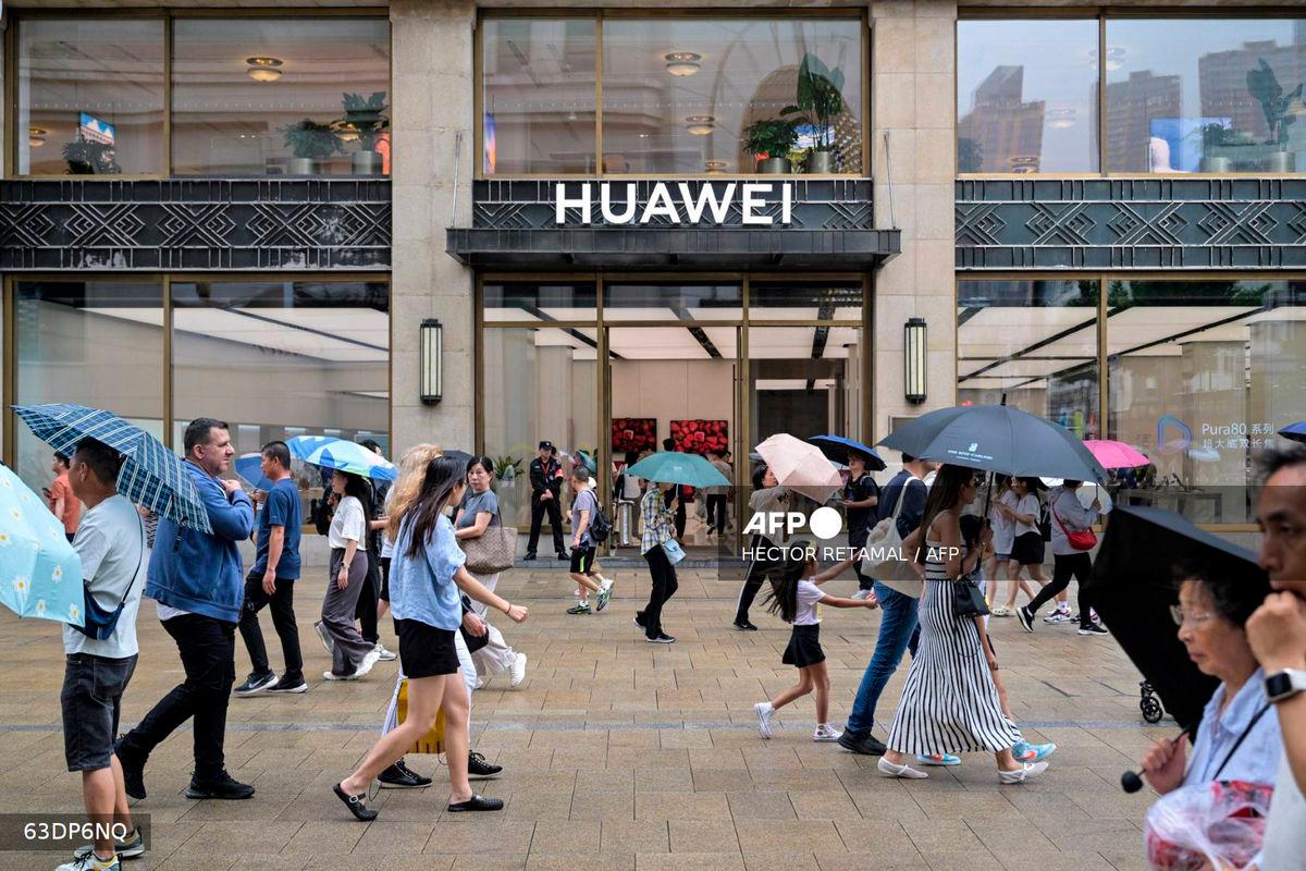 Huawei unveils new computing tech as China seeks AI strength