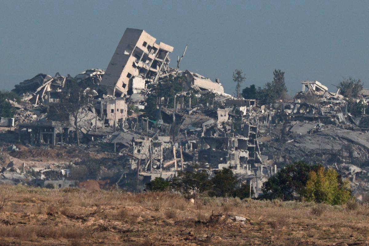 Israeli strikes kill 31 people in Gaza City, medics say, as tanks advance