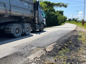 Jalan dibaiki cuma tahan tiga bulan