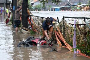 Jumlah korban banjir Bali, Flores meningkat