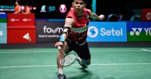 Jun Hao edges compatriot Justin to reach Hong Kong Open quarter-finals
