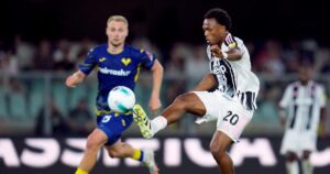 Juventus climb top in Italy with draw at Verona