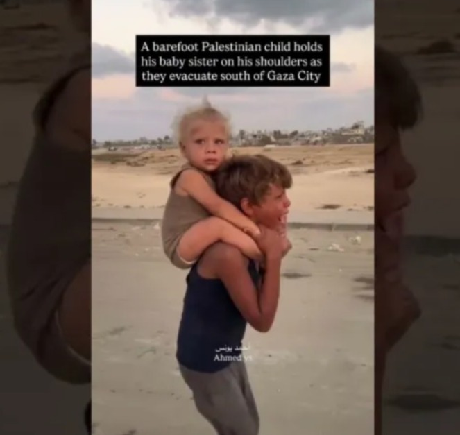 Kanak-kanak Palestin dukung adik kecil diselamatkan ahli pernigaan Mesir