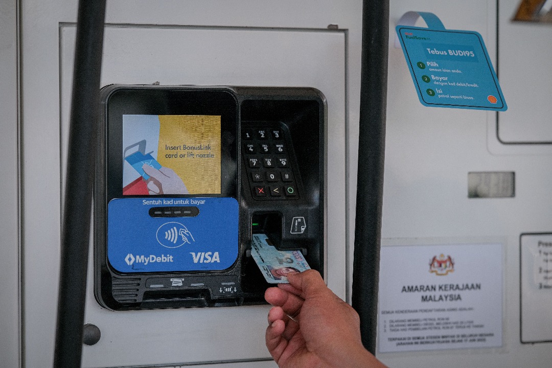 Kejayaan besar BUDI95 dapat sahkan MyKad di pam stesen minyak