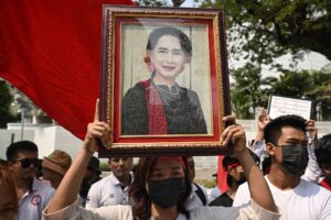 Kesihatan Suu Kyi merosot dalam tahanan tentera, anak rayu pembebasan segera