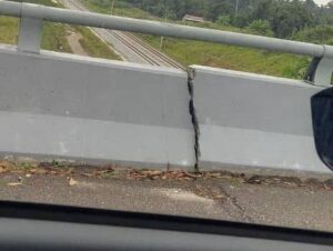 Kluang bridge cracks under observation