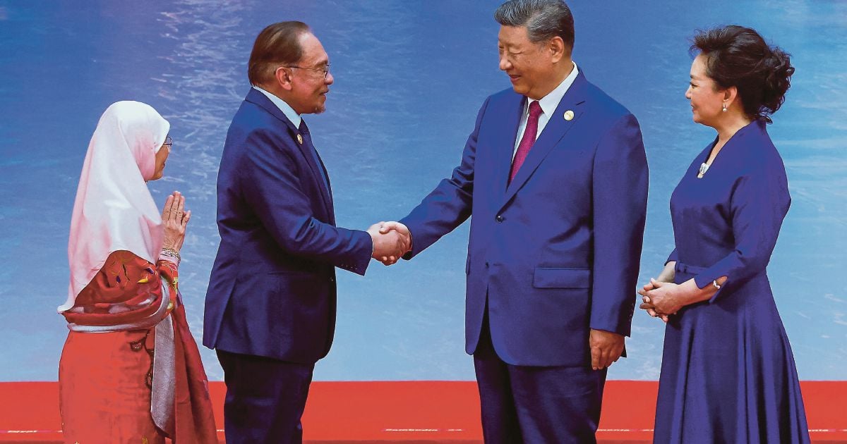 Leaders gather with China's Xi for summit ceremony