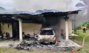 Lelaki mental positif dadah bakar rumah, kenderaan, libas bapa dengan pisau