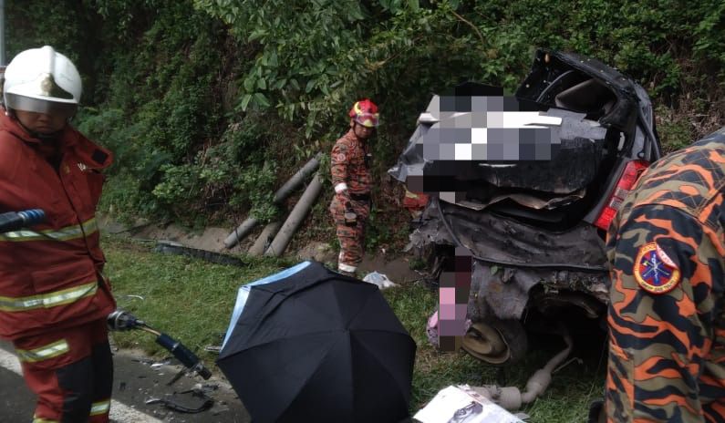 Lima maut kenderaan dinaiki bertembung treler