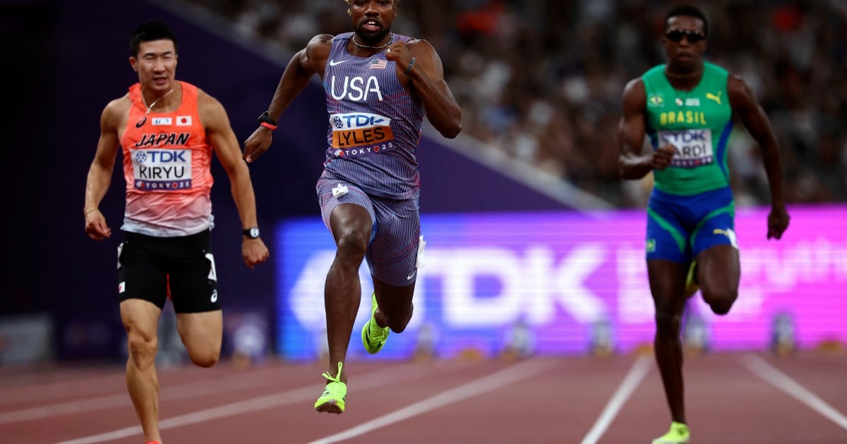Lyles and Thompson keep apace in world championship heats
