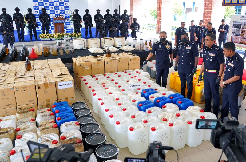 Makmal diserbu, dadah bernilai hampir RM600 juta dirampas