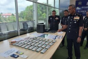 Man, wife held for using hacked contactless payment cards, 304 cards and RM400,000 seized