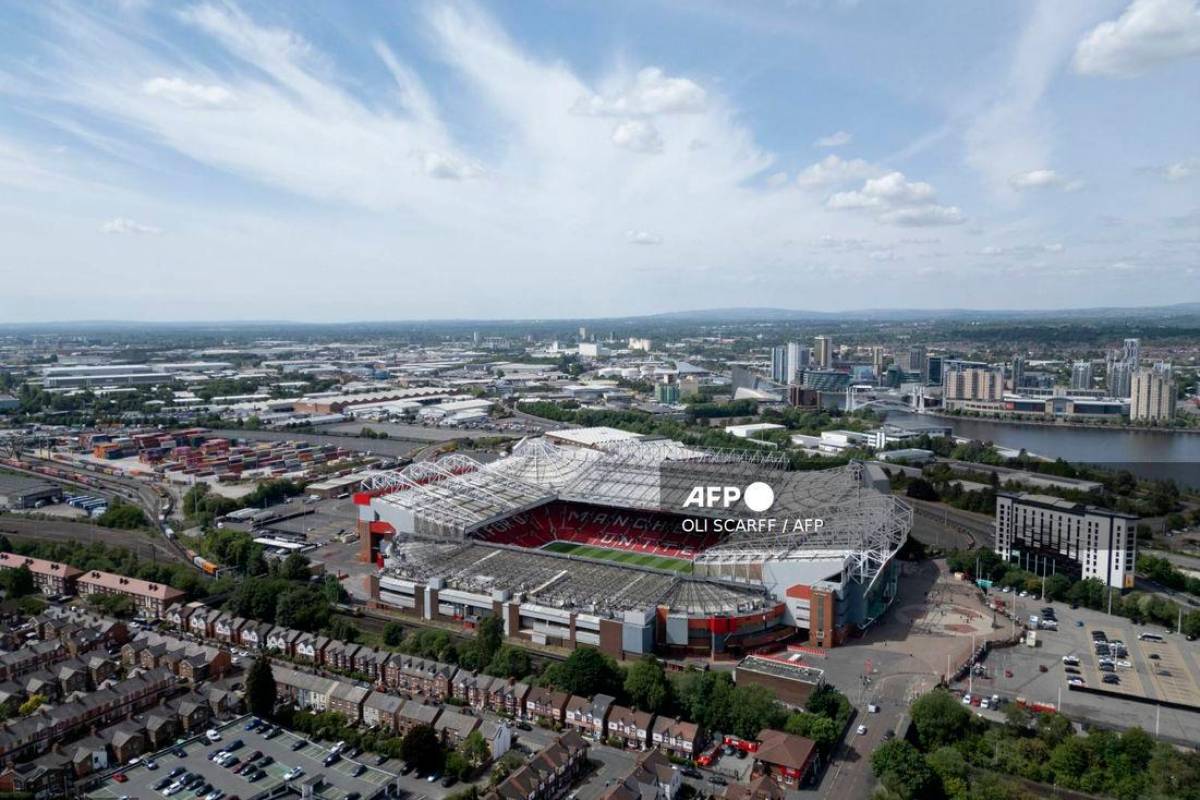Manchester United posts sixth straight annual loss despite record revenues